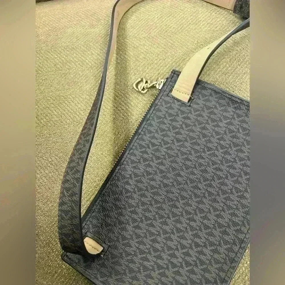 Michael Kors wallet belt - Picture 5 of 16